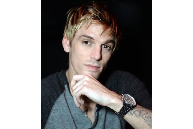 Aaron Carter ist verlobt. Der Sänger präsentierte am Freitag stolz den Ring seiner Freundin Melanie Martin. Zwei Monate zuvo... Aaron Carter ist verlobt. Der Sänger präsentierte am Freitag stolz den Ring seiner Freundin Melanie Martin. Zwei Monate zuvo...