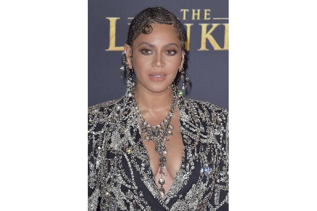 Beyoncé rief ihre Follower auf, Petitionen auf Plattformen wie Change.org zu unterzeichnen, um für die Anliegen von Black Li...