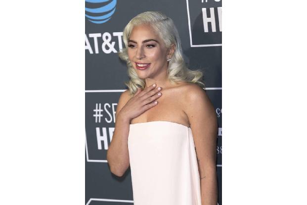 Auch Lady Gaga animierte ihre Fans, aktiv zu werden, indem sie auf Instagram Telefonnummern, Emailadresse, Twitter- und Inst...