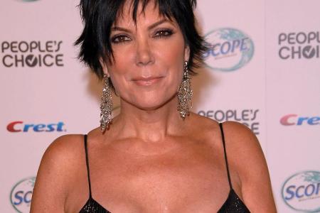 2007 hatte Reality TV-Star Kris Jenner (62) ein pralles Dekolleté und zeigte dies auch gerne. 2012 entschied sie sich für ei...
