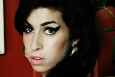 Amy Winehouse ist das jüngste Mitglied des Amy Winehouse ist das jüngste Mitglied des