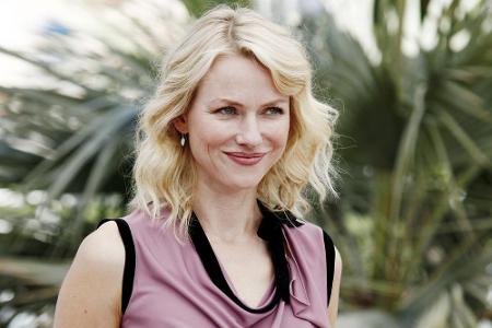 Von August 2002 bis Mai 2004 war Naomi Watts (50) mit dem mittlerweile verstorbenen Heath Ledger liiert, aus ihrer rund elfj...