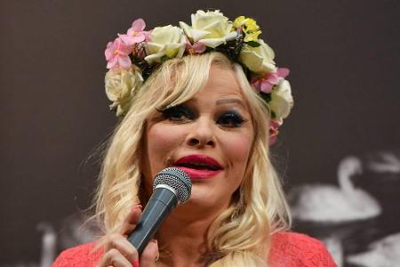Porno-Star Ilona Staller (66) machte sich Ende der 70er auch im Wahlkampf für die grüne Lista del Sole nackig. 1987 gelang i...
