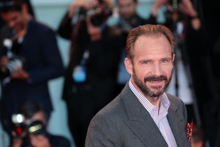 Auch Ralph Fiennes (54) war der britische Pass offenbar nicht genug. Seit diesem Sommer ist der Schauspieler Ehrenbürger Ser...