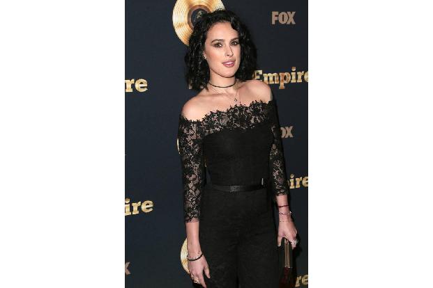 ...haben sie drei Kinder. Darunter die mittlerweile 28-jährige Rumer Willis. Und wenn man die Töchter von Demi und Bruce so ...