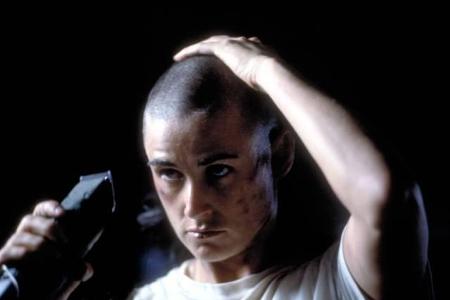 ...man davon absieht, dass sie mal eine Glatze trug. Für 'Die Akte Jane' vo Ridley Scott waren 1997 alle Haare vom Kopf ab. ...