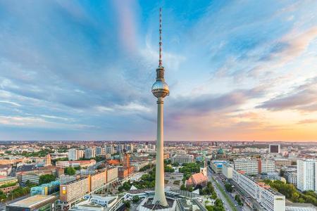 Einen tollen Ausblick bietet auch der Fernsehturm. Wer die Aussichtsetage besuchen möchte, sollte früh genug reservieren. Au...