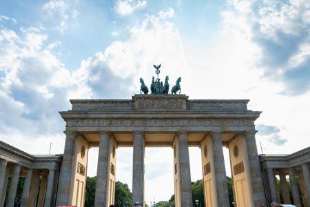 Das Brandenburger Tor ist natürlich ein Muss bei einem Berlin-Besuch. Das Wahrzeichen befindet sich am Pariser Platz - einer...