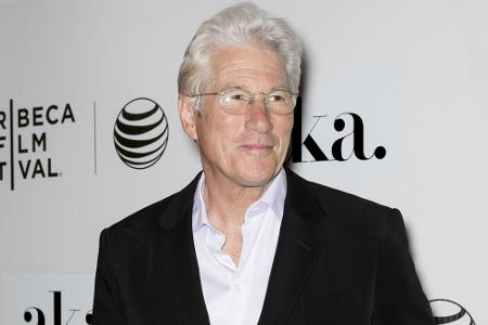 Anfang April hat Richard Gere (69) seine Freundin, die spanische Journalistin Alejandra Silva (35), geheiratet. Jetzt wird d...