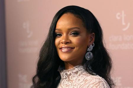 Schwanger oder nicht? Rihanna (30) ließ Anfang November auf Instagram die Baby-Bombe platzen! Ihr erster Nachwuchs soll am 5...