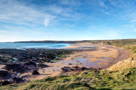 Fast am Ende unserer Reise verschlägt es Harry nach Freshwater West in Pembrokeshire, Wales. Dort steht das Haus von Rons Br...