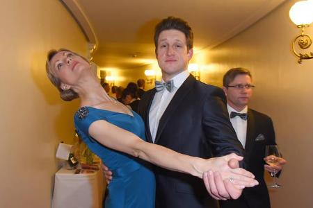 ...Matthias und Inge Steiner nutzten den Abend für traute Zweisamkeit und konnten es kaum erwarten, über den Tanzflur zu sch...