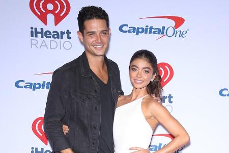 Auch Sarah Hyland (28) und ihr Freund Wells Adams (35) sind seit 2019 verlobt. Via Instagram verkündeten die beiden ihr Glüc...