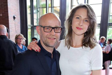 Bezaubernde Neuigkeiten gab es auch von Schauspieler Jürgen Vogel (51). Er hat seine Freundin Natalia Belitski (35) mit eine...