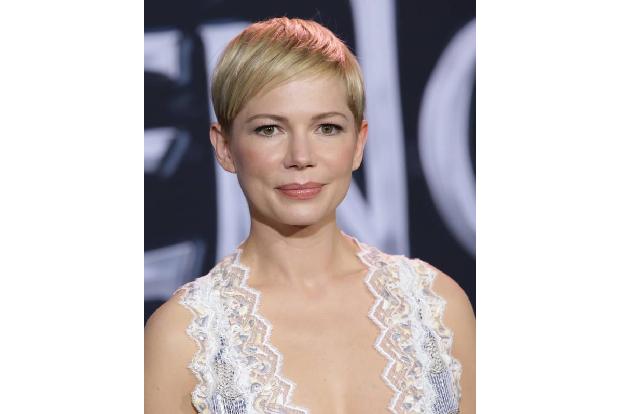 Wir sind ja alle ein wenig süchtig nach dem Internet, aber bei Michelle Williams treibt es ganz besondere Blüten: Sie geht a...