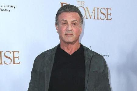 Auch Sylvester Stallone (71) hatte nicht immer ein einfaches Leben. In seinen Anfängen schlief er in einem Busbahnhof und na...