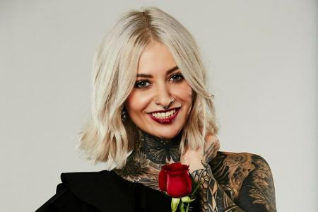 Jenny S. (26), Wimpernstylistin aus Freiburg, hat durch ihre unzähligen Tier-Tattoos einen hohen Wiedererkennungswert. Ihr H... Jenny S. (26), Wimpernstylistin aus Freiburg, hat durch ihre unzähligen Tier-Tattoos einen hohen Wiedererkennungswert. Ihr H...