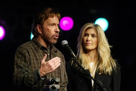 06 Chuck Norris Imago UPI Photo imago52316449h.jpg