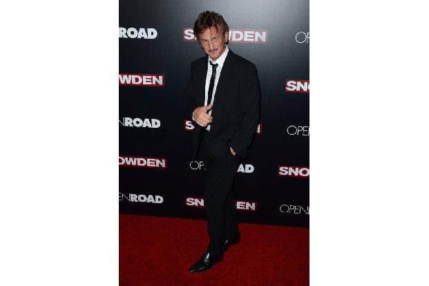 ...Sean Penn, der bereits mehrmals ausfällig geworden war, als er einen Statisten am Set von 'Colors' schlug. Dass Sean nur ...