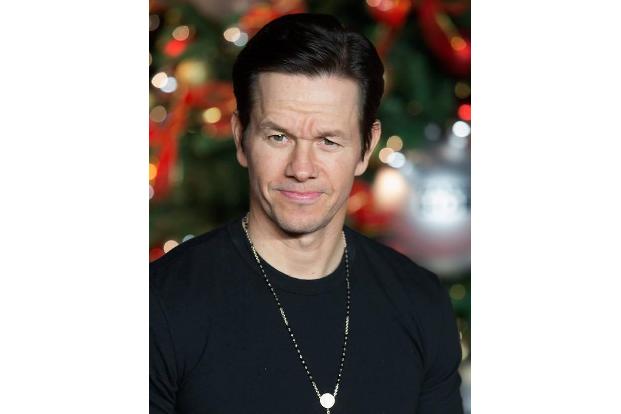 ...ist wohl die kriminelle Vergangenheit dieses Schauspielers: 1988 wurde Mark Wahlberg wegen versuchten Mordes angeklagt un...