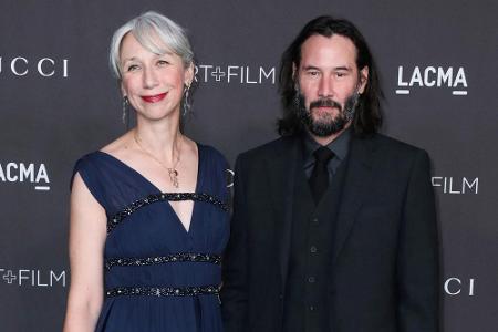 Für eine der größten Liebesüberraschungen 2019 sorgte Dauersingle Keanu Reeves (55): Hand in Hand zeigte er sich Anfang Nove... Für eine der größten Liebesüberraschungen 2019 sorgte Dauersingle Keanu Reeves (55): Hand in Hand zeigte er sich Anfang Nove...
