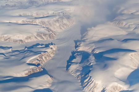 Im Nordosten Kanadas liegt der Auyuittuq-Nationalpark. Im Winter herrschen hier Temperaturen von unter Minus-20-Grad. Der No...