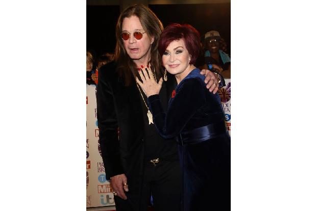Ozzy Osbourne fiel zuhause die Treppe herunter. Dadurch wurden alte Verletzungen von einem Quad-Unfall wieder aufgerissen. D...