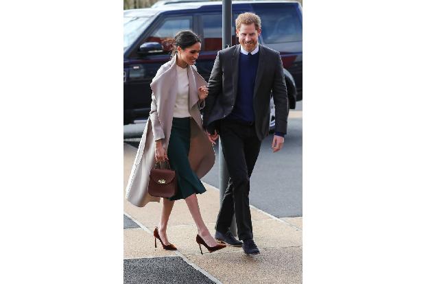 ...das Paar im Juli 2016 in London. Im 'Vanity Fair'-Interview offenbarte Meghan, dass ein gemeinsamer Freund die beiden ein...