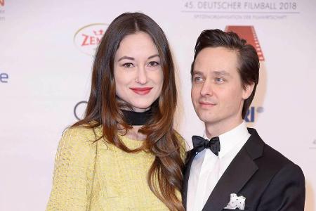 Mitte März bestätigten auch Schauspieler und Sänger Tom Schilling und seine langjährige Lebensgefährtin Annie Mosebach 