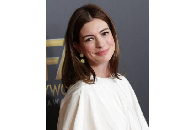 Anne Hathaway war nie süchtig nach Alkohol, aufhören will sie aber trotzdem - sich und ihres Sohnes zuliebe. In der 'Ellen D... Anne Hathaway war nie süchtig nach Alkohol, aufhören will sie aber trotzdem - sich und ihres Sohnes zuliebe. In der 'Ellen D...