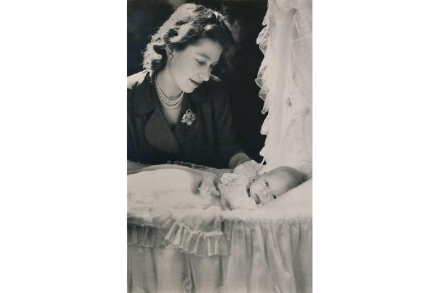 Es ist Sonntag, der 14. November 1948, als Her Royal Highness Charles Philip Arthur George, Prince of Wales, im Buckingham P... Es ist Sonntag, der 14. November 1948, als Her Royal Highness Charles Philip Arthur George, Prince of Wales, im Buckingham P...