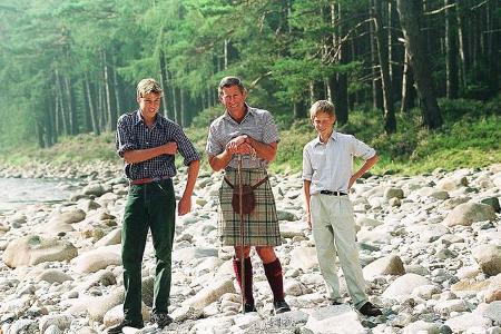 …so wunderbar waren die Stunden als familiäres Männer-Trio. Seinen Söhnen stand Prinz Charles stets zur Seite und pflegt sei...
