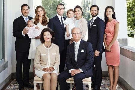 Und sie wächst und wächst und wächst, die königliche Familie in Schweden. Für Königin Silvia (vorne) sind Enkelkinder 