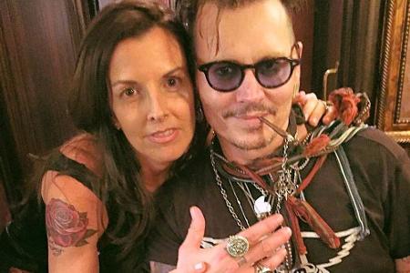 Johnny Depp kann es einfach nicht lassen. Nach dem heftigen Rosenkrieg mit Amber Heard, musste sich der Schauspieler wieder ...