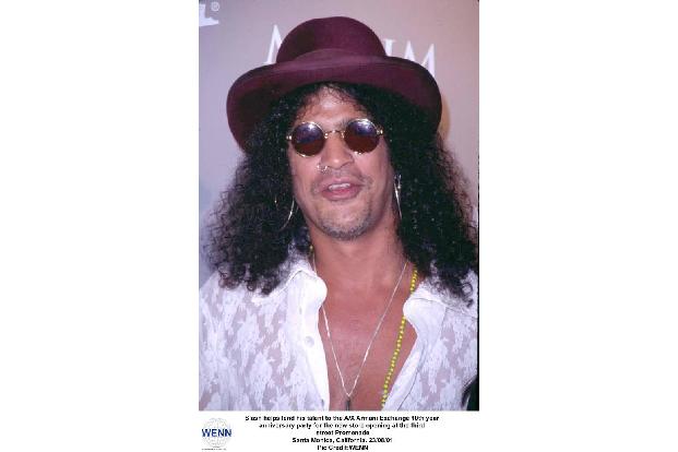Jahrelang rumorte es bei Guns'N'Roses. Gitarrist Slash hatte schließlich die Schnauze voll und verließ die Band, weil er ein...