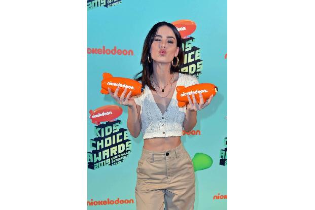 Lena Meyer-Landrut ist nicht nur Musikerin, sondern auch Aktivistin. Auf Instagram berichtet sie regelmäßig von Mobbing und ... Lena Meyer-Landrut ist nicht nur Musikerin, sondern auch Aktivistin. Auf Instagram berichtet sie regelmäßig von Mobbing und ...