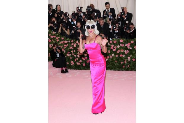 ...Lady Gaga ihre 'Born This Way'-Foundation gegründet, die sich zum Ziel gesetzt hat, eine sichere Gemeinschaft aufzubauen,...