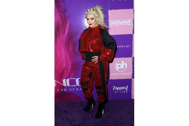 ...Christina Aguilera immer wieder Opfer gemeiner Mobber, die nicht einmal davor zurückschreckten, die Reifen des Autos zu z...