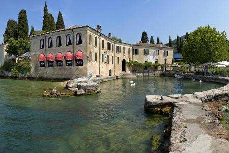 Die Locanda Punta San Vigilio mit eigenem Hafen