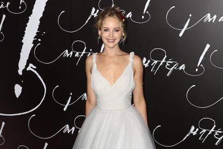 Nicht weniger aufregend war ihr Premierenkleid in New York: Dort trug sie ein maßgeschneidertes Ballkleid von Dior, das an e...