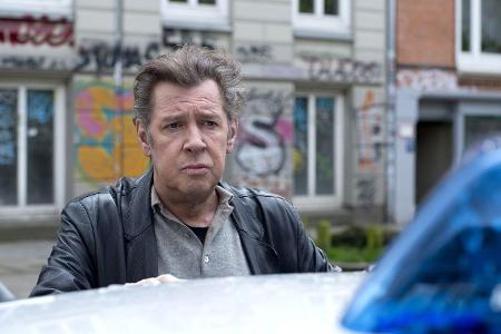 Jan Fedder (65) fällt als Kiezpolizist Dirk Matthies mal wieder aus. Wegen eines Sturzes, der eine Sprunggelenksverletzung z...