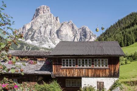 Unscheinbar in den Dolomiten gelegen: Die Casa vecchia des Hotel La Perla in Corvara