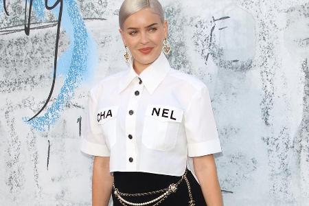 Sängerin Anne-Marie setzte den Trend mithilfe von Chanel um