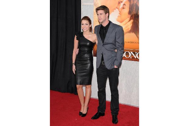 Es ist das Jahr 2009, als sich die beiden Schauspieler Miley Cyrus und Liam Hemsworth während der gemeinsamen Dreharbeiten z... Es ist das Jahr 2009, als sich die beiden Schauspieler Miley Cyrus und Liam Hemsworth während der gemeinsamen Dreharbeiten z...