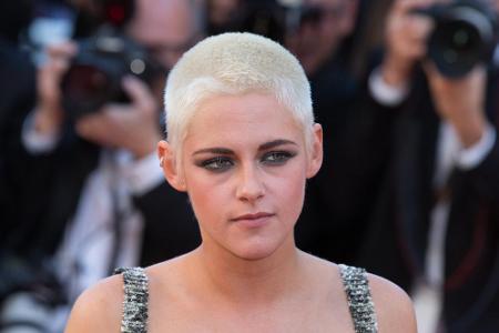 Kristen Stewart wagte einen radikalen Schnitt: Zu einer Fast-Glatze in Platinblond gehört Mut!