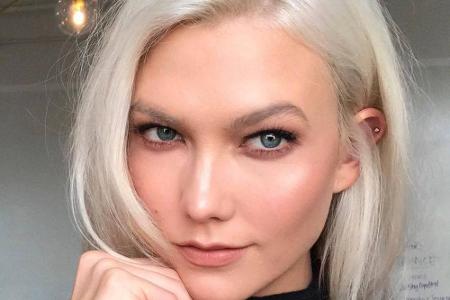 Model Karlie Kloss hingegen hat sich für den Allover-Look entschieden.