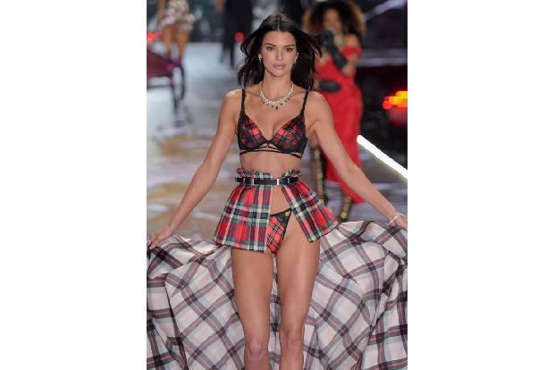 ...Kendall Jenner war auch mit von der Partie. Obwohl die Show bereits jetzt stattfand, wird das Event erst Anfang Dezember ...
