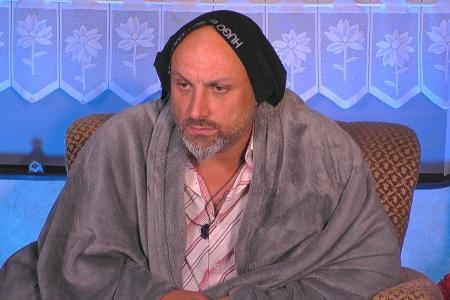 Zlatko wurde vom TV-Publikum in der vorangegangenen Sendung aus dem Luxusbereich gewählt. Camping mag er seit einem Tag nich...