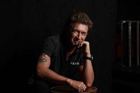 Peter Maffay ist einer der erfolgreichsten Musiker, die es in Deutschland je gab, bleibt dabei aber doch bescheiden und bode...