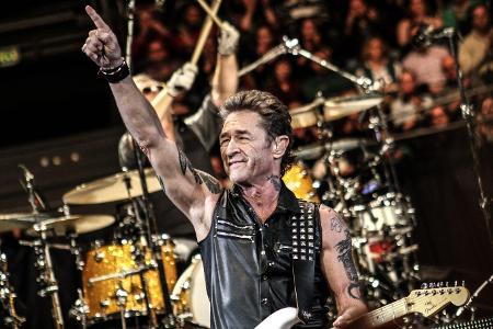 Wieder wegsehen und warten, bis der Morgen kommt? Für Peter Maffay keine Option: 
